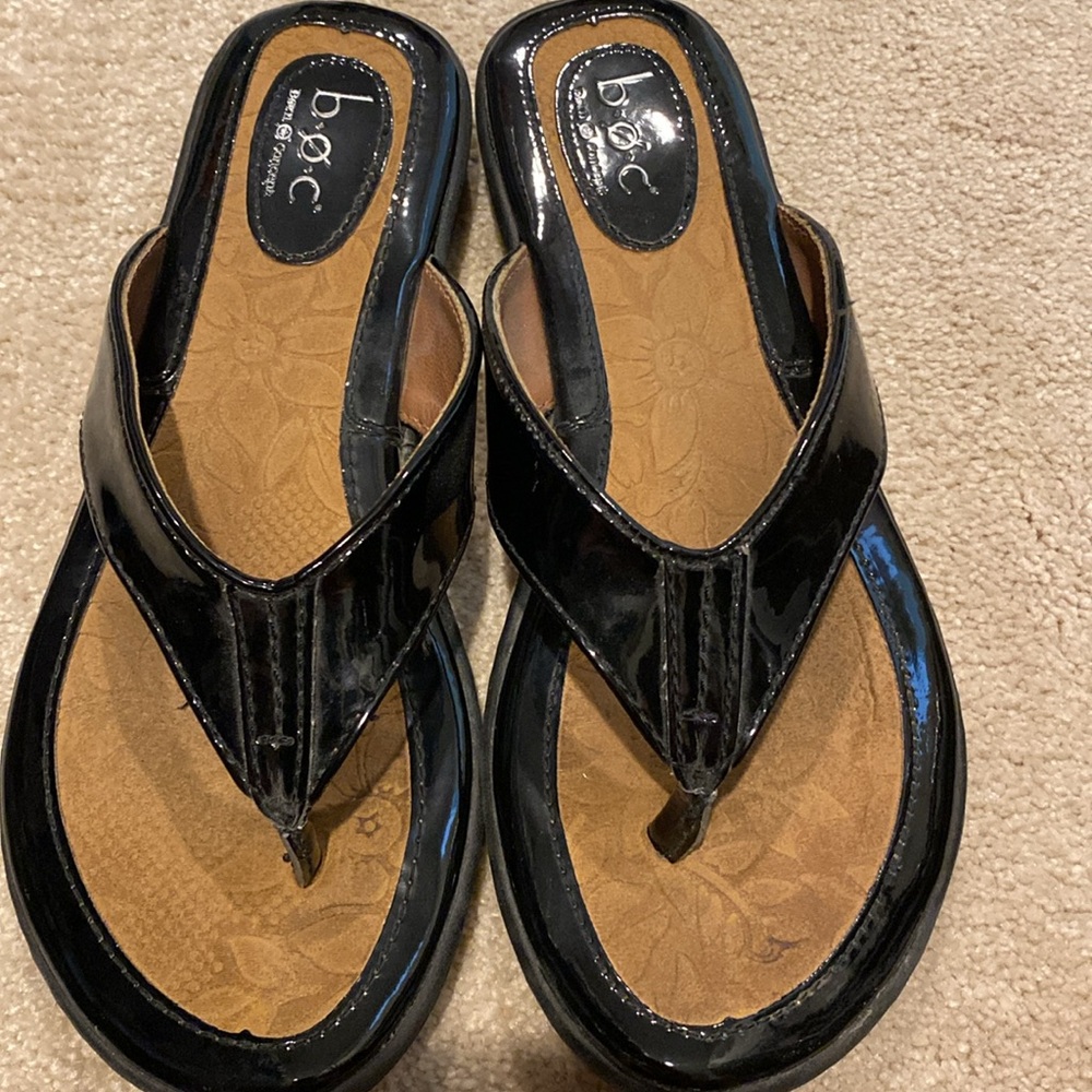 b.o.c. Women's Black patent leather Sandals